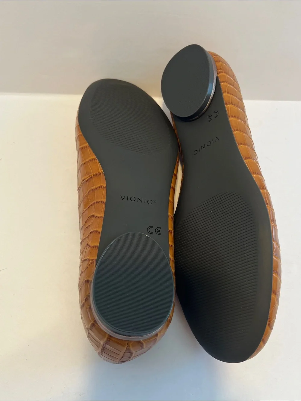 Vionic ballet flat size 7.5 leather Croc-Embossed women shoes casual new without
